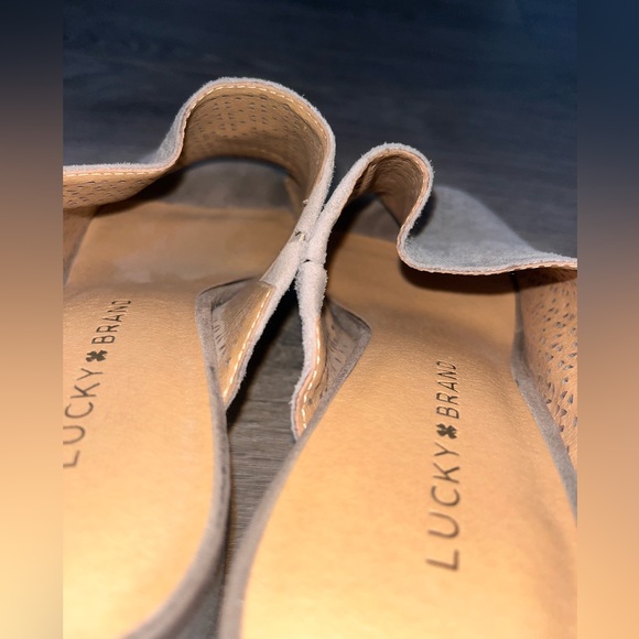 Lucky Brand Perforated Design Grey/Tan Colored Heels Size 8.5 M - Picture 4 of 8